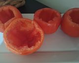 Foto del paso 5 de la receta: Tomate Relleno con Atún y Choclo
