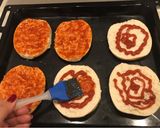 Foto del paso 1 de la receta: Pizzetas (Halluzzetas) rápidas