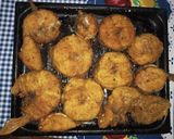 Foto del paso 3 de la receta: Milanesas de surubí gratinada con salsa blanca papas y ensalada