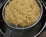 Foto langkah ke 7 dari resep Spaghetti Telur Asin dengan Udang.