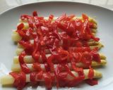 Foto del paso 1 de la receta: Espárragos gratinados con pimientos y atún