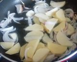 A picture of step 2 of Bhindi Aloo Fry.