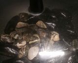 A picture of step 3 of Spaghetti frutti di mare al cartoccio.