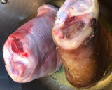 Foto del paso 2 de la receta: Codillos de cerdo al horno
