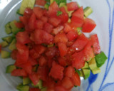 Foto del paso 6 de la receta: Ensalada de canónigos, anguriñas, aguacate y tomate