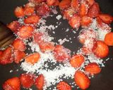 Foto langkah ke 2 dari resep Korean Fresh Strawberry Milk.