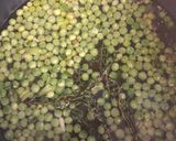 A picture of step 2 of Braised peas and lettuce - vegan.