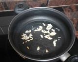 Foto del paso 1 de la receta: Arroz blanco con huevo frito y plátano