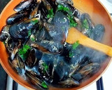 Foto del paso 5 de la receta: Mejillones rellenos de crema de mejillones al vapor