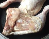 Foto del paso 1 de la receta: Pollo en dos fondos de cocción con ensalada de repollo y cebolla