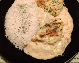 Borsos, fokhagymás csirkemell, gombás, sajtos szószban gluténmentesen recept fázis 6 fotója