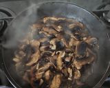 Foto del paso 3 de la receta: Tallarines con salsa de champis