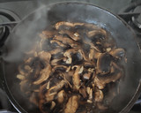 Foto del paso 3 de la receta: Tallarines con salsa de champis