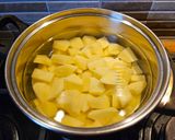 Kacsacomb hagymás törtkrumplival 🦆🥔 recept fázis 2 fotója