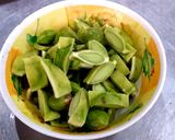 รูปขั้นตอนการทำที่ 1 ของ แกงกะทิไก่ใส่สะตอยอดมะพร้าว