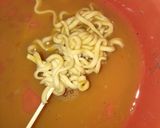 Foto langkah ke 3 dari resep Mie telur gulung.