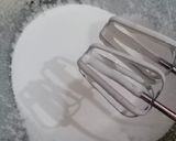 A picture of step 2 of Mango glaze cake.
