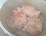 Foto del paso 2 de la receta: Bondiola especial para días muy fríos 🥩 en olla o al horno con verduras