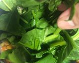 Foto langkah ke 3 dari resep Sayur Bening Bayam untuk si kecil.