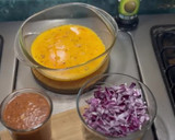 Foto del paso 1 de la receta: *Huevos Rancheros en Salsa Chipotlada con Cebolla Morada*