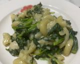 Foto langkah ke 6 dari resep Pasta Makaroni Ayam dan Bayam.