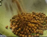 A picture of step 5 of Brown Chickpeas Sundal.