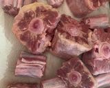 A picture of step 1 of Oxtail Potjie.