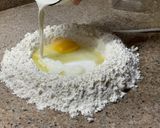 Foto del paso 2 de la receta: Medialunas (sin manteca)