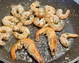 Foto del paso 6 de la receta Plumas con langostinos, almejas y verduritas