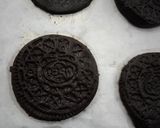صورة لخطوة 3 من وصفة بسكويت اوريو اسهل طريقة 🍪🍪