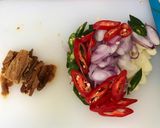 Foto langkah ke 2 dari resep Asam Manis Ikan Asin.