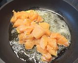 Foto del paso 2 de la receta: Pollo con bacon y cebolla en salsa miel mostaza