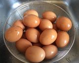 Hình bước làm 1 của món Trứng gà muối