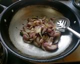 A picture of step 2 of Malai onion.
