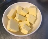 Une image de l'étape 1 de Gâteau caramélisé aux deux oranges.