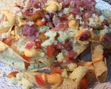 Foto del paso 2 de la receta: Nachos con pico de gallo, queso y bacon mmm
