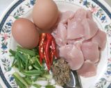 รูปขั้นตอนการทำที่ 1 ของ ไก่ผัดไข่