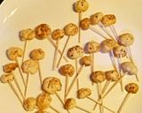मखाना चॉकलेट लॉलीपॉप(Makhana chocolate lollipop recipe in Hindi) रेसिपी चरण 6 फोटो
