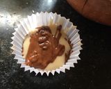 Foto del paso 4 de la receta: Cupcakes zebra de chocolate y vainilla