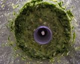 Foto del paso 2 de la receta: Pasta con Habas al Pesto y Yerbabuena
