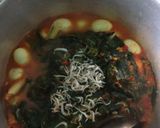 Foto langkah ke 3 dari resep Sayur daun singkong (teri dan telur puyuh).
