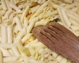 A picture of step 4 of Garganelli with prawns, saffron and round courgette.
