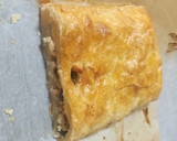 Foto del paso 7 de la receta: Empanada de gambas y almejas al ajillo