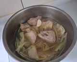 美味又有飽足感的-雞肉高麗菜米粉湯的食譜步驟3照片