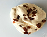 Foto del paso 4 de la receta: Pan de leche de coco con pasas