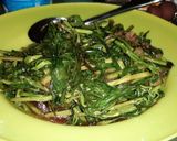 Foto langkah ke 2 dari resep Tumis kangkung sederhana.
