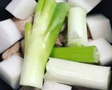 Hình bước làm 4 của món Thịt hầm củ cải kiểu Nhật {KAKUNI}