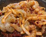A picture of step 4 of Camarones Diablo.