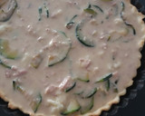 Foto del paso 4 de la receta: Quiche de calabacín y atún