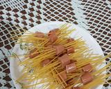Foto langkah ke 1 dari resep Hotdog spagetthi stick with cheese sauce.